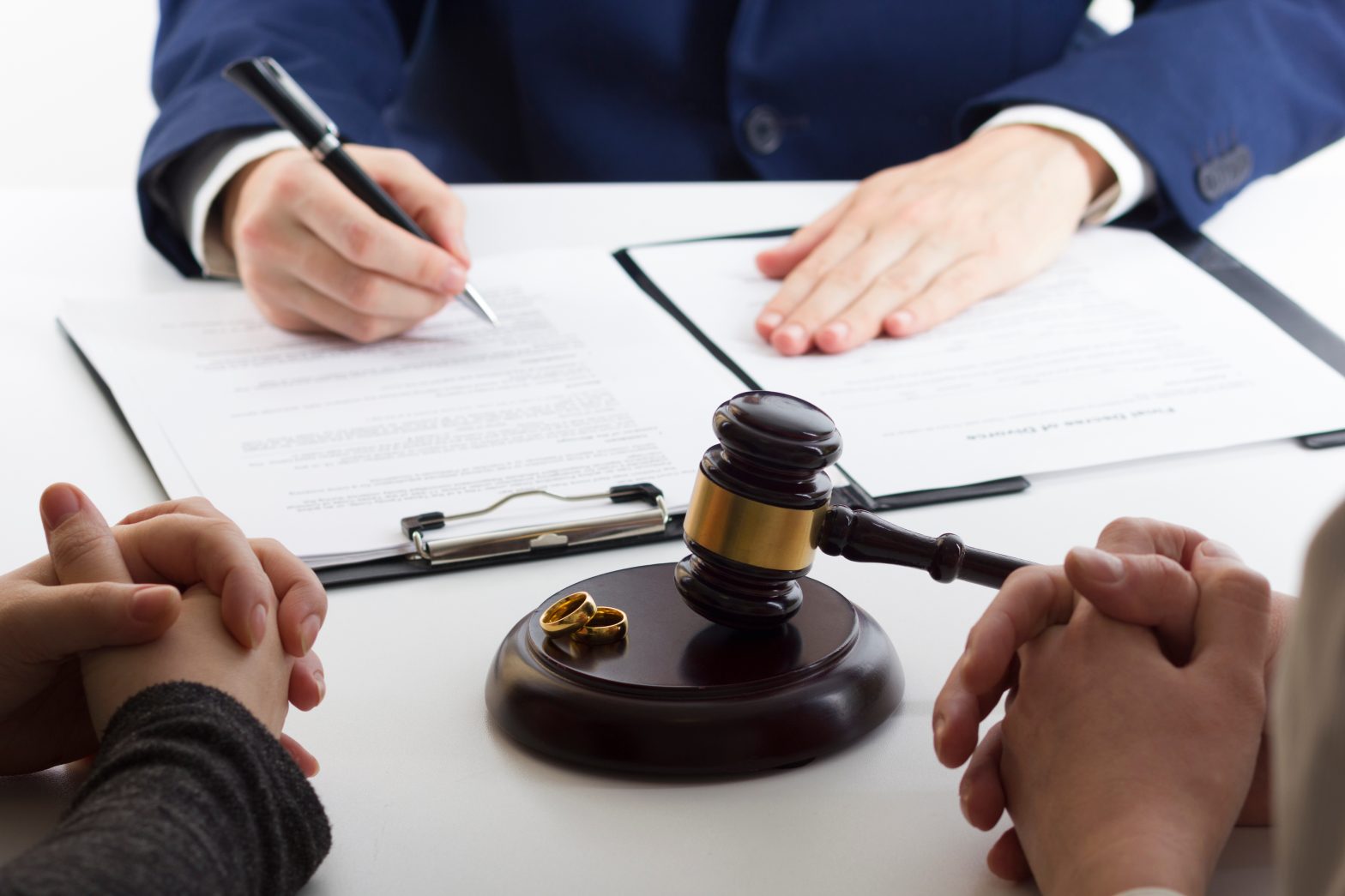 What Happens at a Temporary Orders Hearing in an Illinois Divorce?